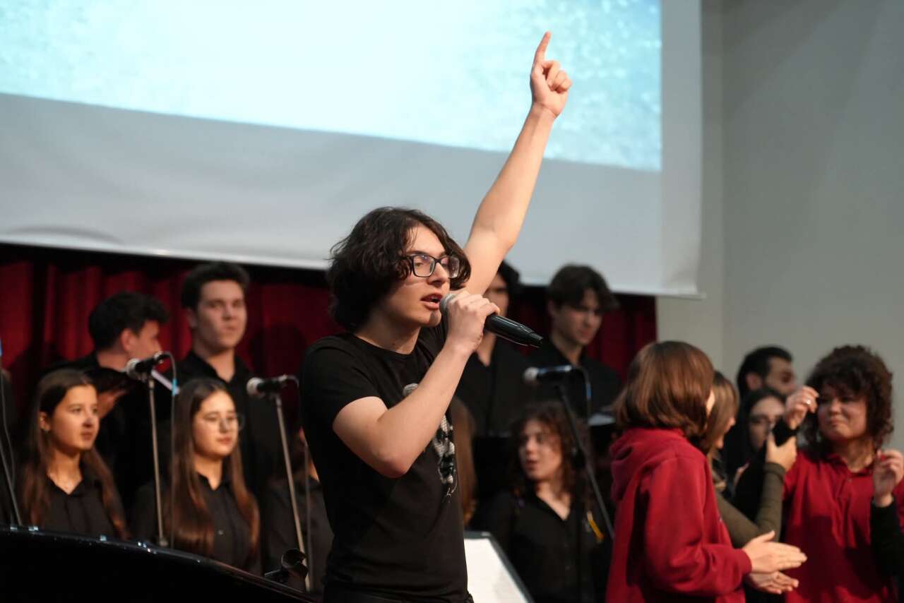 Muğla’da ‘Kim Var?’: Öğrenciler ve Yücel Arzen Aynı Sahnede 8